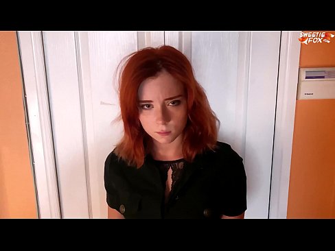 ❤️ Un agent de sécurité punit une jolie femme pour un vol à l'étalage - Cum In Mouth ❤️ Porno at us ❌❤